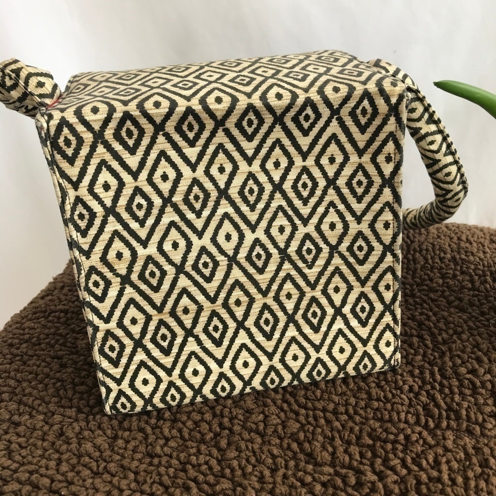 Poesis Diamond Pattern Square Purse/Bag - Picture 3 of 6